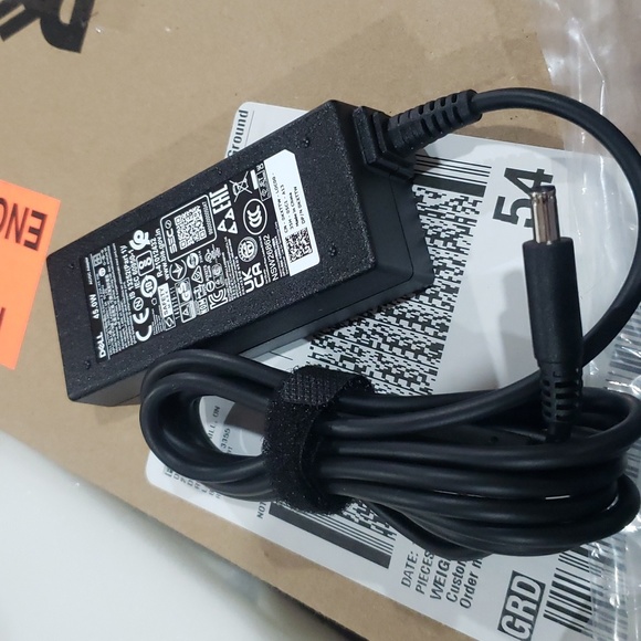 DELL laptop charger - Picture 10 of 11